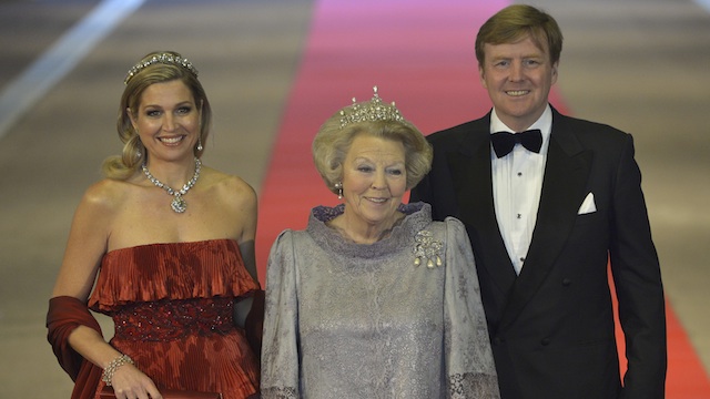 PAST AND PRESENT MONARCHS. Queen Beatrix of the Netherlands (C) arrives on April 29, 2013 with her son Prince Willem-Alexander (R) and his wife Princess Maxima to attend a dinner at the National Museum (Rijksmuseum) in Amsterdam on the eve of her abdication. ANP