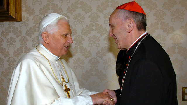 BENEDICT XVI TO FRANCIS. This file picture taken on January 13, 2007 at the Vatican shows Pope Benedict XVI (L) meeting Pope Francis, who was then archbishop of Buenos Aires. AFP PHOTO / ARTURO MARI / OSSERVATORE ROMANO