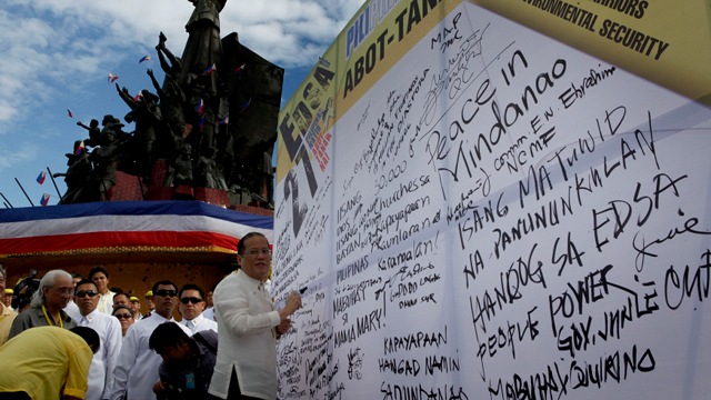 RENEWING PLEDGE. President Aquino writes in the Pledge of Commitment Wall during the commemorative activities of the 27th Anniversary of the EDSA People Power Revolution. Photo by Gil Nartea / Malacañang Photo Bureau.