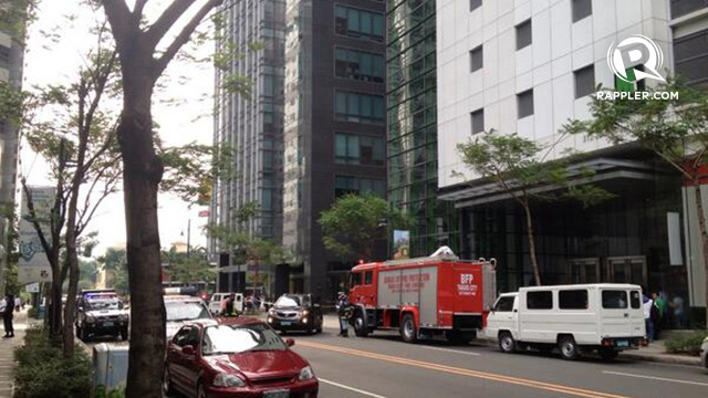 BOMB THREAT. A fire truck is parked in front of the Net One building in Bonifacio Global City after a bomb threat is reported. Photo by Rappler/Paterno Esmaquel