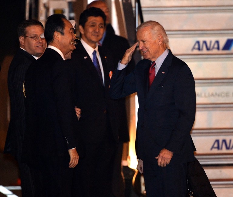 IN TOKYO. US Vice President Joe Biden (R) is greeted by Japanese officials upon his arrival at the Tokyo International Airport on December 1, 2013 on the first leg of his Asian tour. AFP / Yoshikazu Tsuno