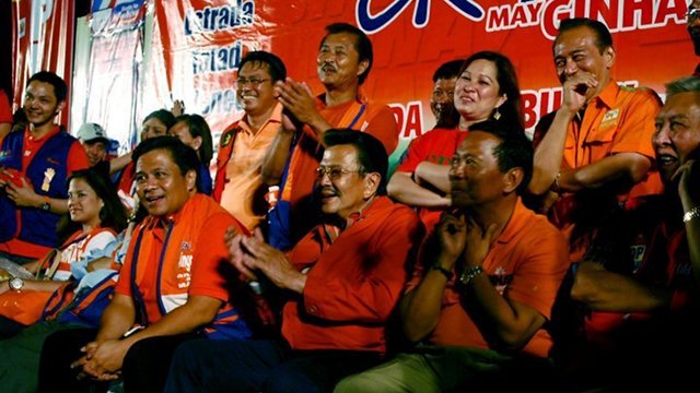 LIKE OLD TIMES. Former President Joseph Estrada with son Jinggoy (left) and running mate Jejomar Binay during a sorty in 2010. Photo from Estrada's Facebook page