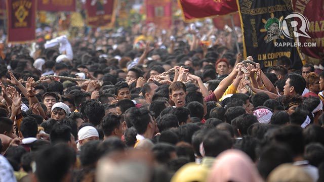 Devotees struggle to get near the miraculous image of the Black Nazarene. Photo by Franz Lopez.