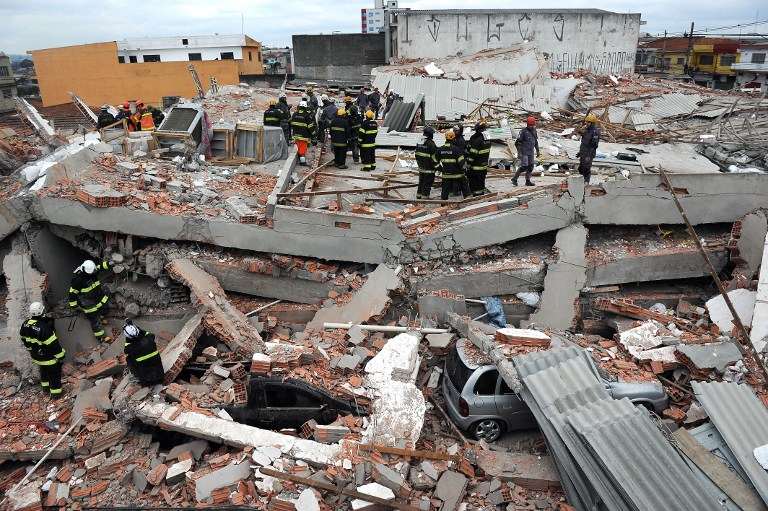 BUILDING COLLAPSE. Rescuers work amid the rubble of a building in construction that collapsed killing a least six people and injuring 22 in Sao Paulo, Brazil, on August 27, 2013. AFP Nelson Almeida