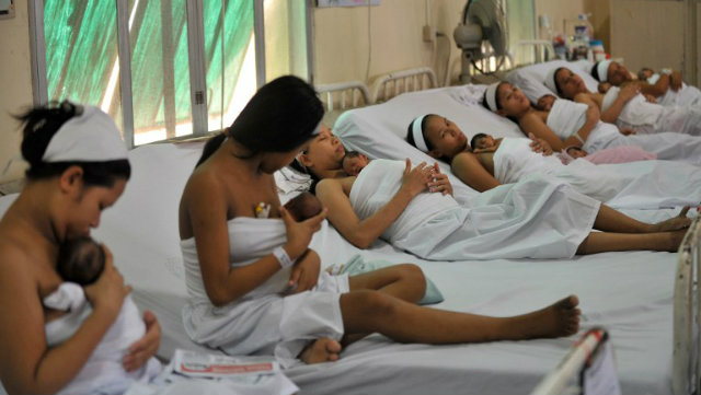 BREASTFEEDING. Exclusive breastfeeding for the first six months and continued breastfeeding with adequate complementary feeding alone were estimated to prevent almost one-fifth of under-five deaths in developing countries like the Philippines. File photo by Ted Aljibe/AFP