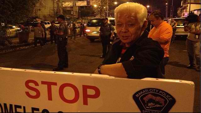 CHECKPOINT. Comelec chair Sixto Brillantes Jr leads the inspection of Comelec checkpoints in Metro Manila, Saturday night, January 12. Instagram photo of James Jimenez  