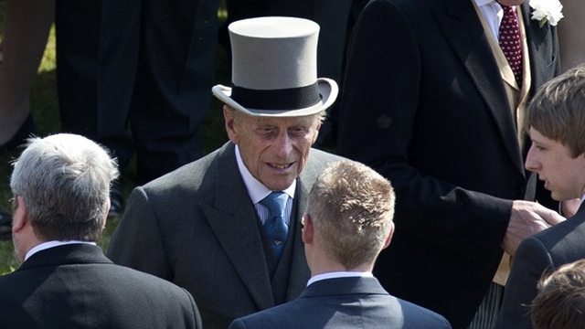 BACK IN ACTION. Britain's Prince Philip, Duke of Edinburgh, returns to public duties after being hospitalized for an abdomen-related surgery. In this photo, he speaks with guests as he attends a Garden Party at Buckingham Palace in London on June 6, 2013. AFP/Matt Dunham