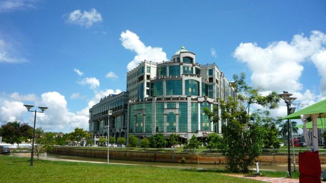 GADONG MALL, DUBBED BRUNEI's 'most popular commercial and entertainment area.' Photo by Antonio Ram Roldan
