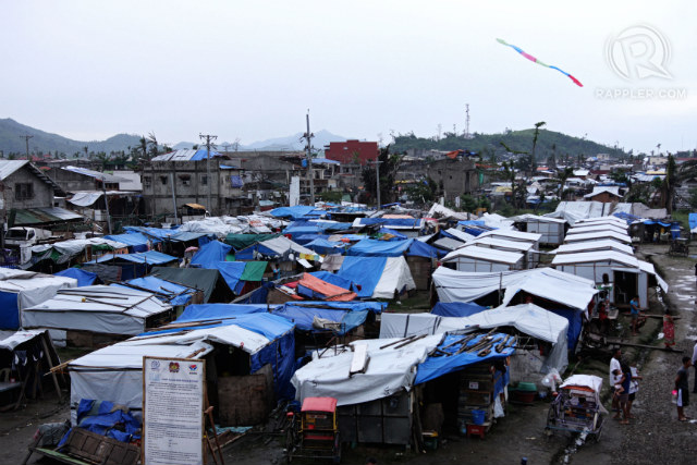 LIVING IN TENTS. 100 days after, much-needed improvements. But the government needs to accommodate hundreds more in bunkhouses. Photo by Franz Lopez/Rappler