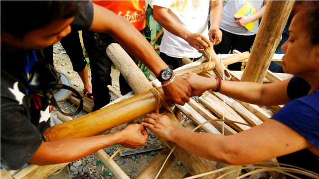 STRENGTH OF BAMBOO. Guests are shown how a bamboo house is put together through teamwork. Photo by Nars Gumangan from the Cabiokid Foundation Facebook page