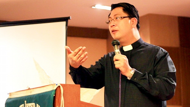 NO COMPROMISE. The RH bill is 'beyond redemption,' says CBCP official Fr Melvin Castro. Photo from www.cbcpforlife.com