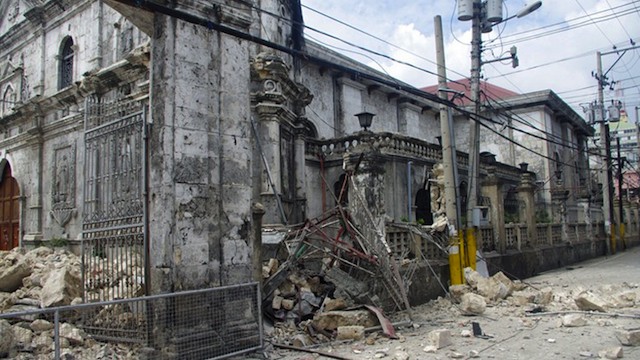 DAMAGED BASILICA. Damage to the Basilica of the Holy Child in Cebu City, Philippines is seen after a major 7.1 magnitude earthquake struck the region on October 15, 2013. AFP / Chester Baldicanto