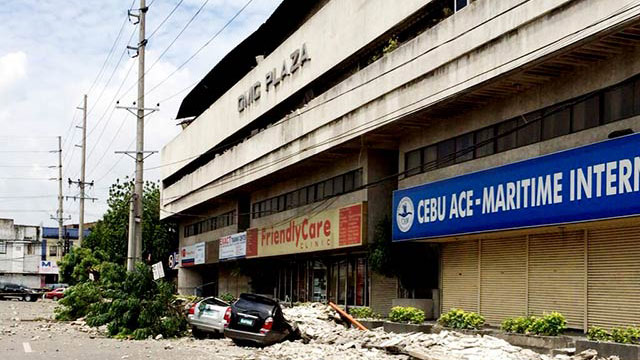 HALTED OPERATIONS. Cebu-based BPO operations were suspended after a 7.2 magnitude quake damaged roads and properties. Photo from Jose Farrugia