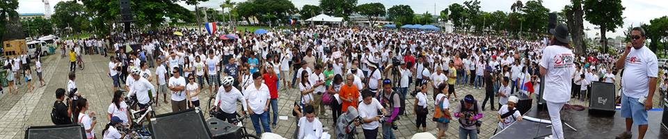 CEBU MARCH. Panorama shot of the crowd that gathered at Plaza Independencia. Photo by Rudy Alix