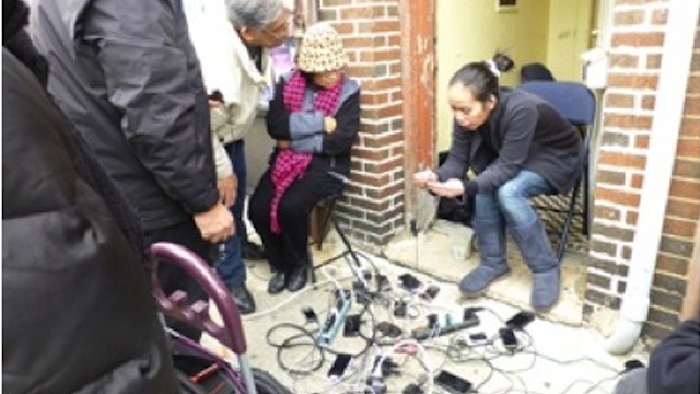 BAYANIHAN. The home of a Filipino family, one of a few that still has electricity in storm-ravaged Jersey City in New Jersey, serves as an improvised charging station for the mobile devices of other Filipinos in the area. Photo courtesy of Philippine consulate general in New York