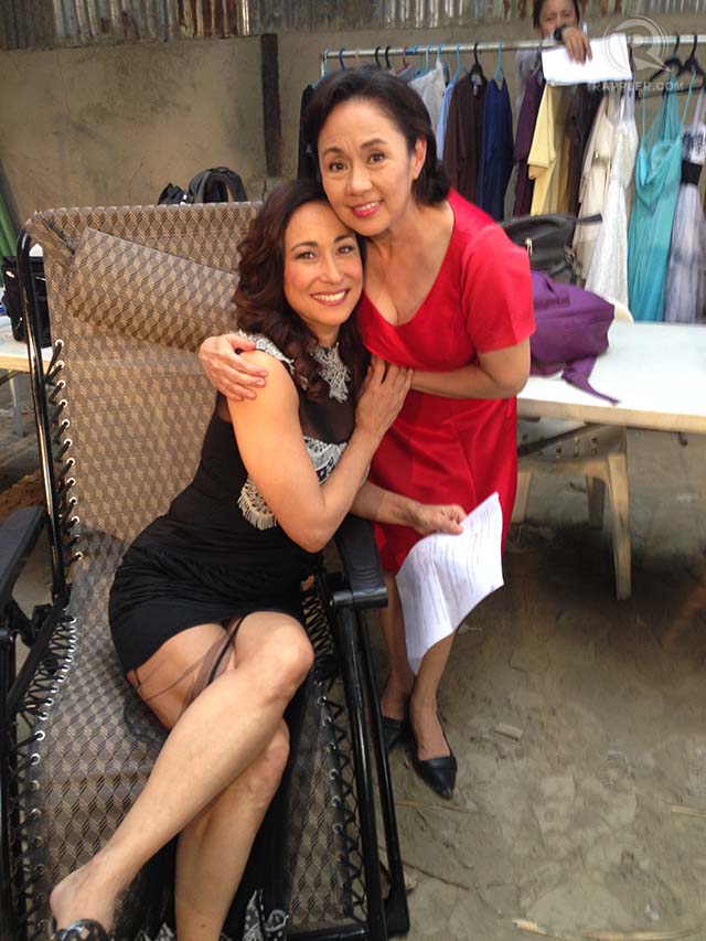 ON SET. Cherie Gil and Vilma Santos on the set of their new film 'Extra.' Photos courtesy of Cherie Gil