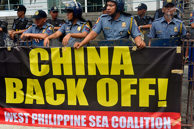 NO TO CHINA'S CLAIMS. In July 2013, policemen block protesters from going near the building that houses the Chinese consulate. File photo by LeANNE Jazul/Rappler
