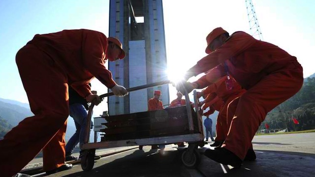 Chinese workers make final preparations to the launch pad at the Xichang Satellite Launch Centre in the southwestern province of Sichuan on December 1, 2013. China launches its first lunar rover mission, the latest step in an ambitious space program seen as a symbol of its rising global stature. CHINA OUT AFP PHOTO