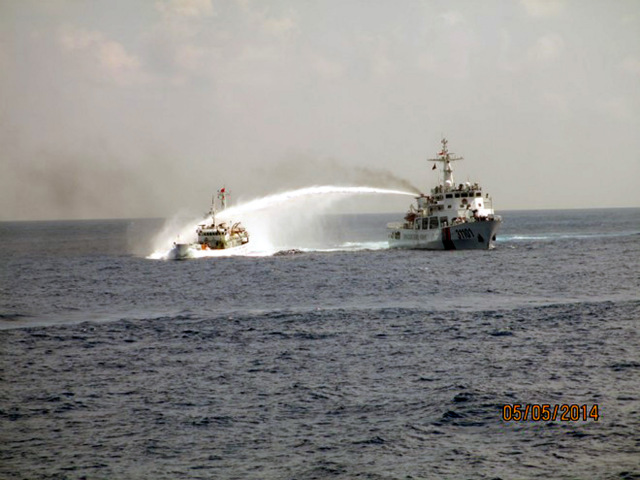 EVIDENCE VS CHINA. A handout photo released by Vietnam's coast guard on May 7, 2014 shows a Chinese vessel (right) using water cannons on a Vietnamese vessel (left), near the Paracel Islands on May 5, 2014. File photo by Vietnam Coast Guard/EPA