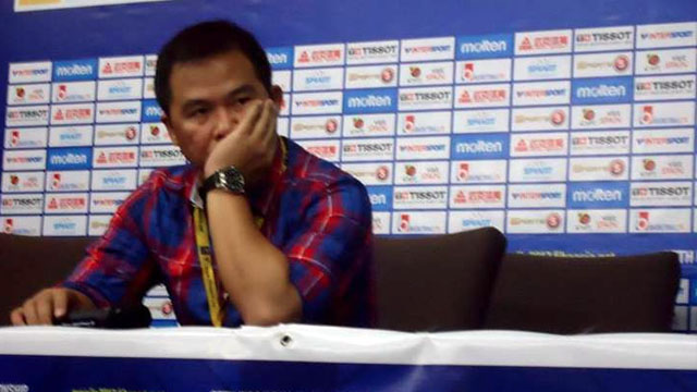 FORLORN. Chot Reyes barely spoke after the stunning loss. Photo by Rappler/Myke Miravite.