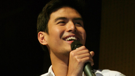 Christian Bautista in concert. Image from his official website, christainbautistaonline.com