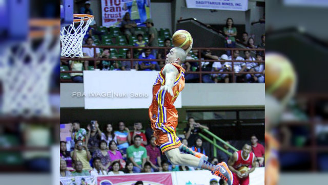 MISSING BOLT. Cliff Hodge goes for a dunk. File photo by Nuki Sabio/PBA Images