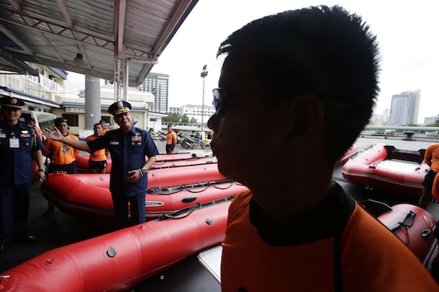 BEFORE D-DAY. Philippine Coast Guard Commandant Rear Admiral Rodolfo Isorena (2-R) examines newly acquired rubber boats at the Coast Guard headquarters in Manila, Philippines, on November 6, in preparation for Yolanda. EPA/Dennis Sabangan