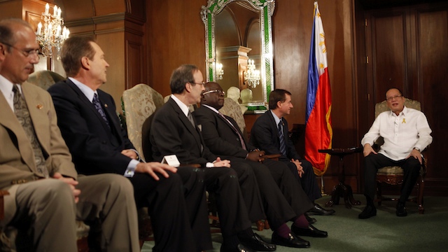 PH-US TIES. President Benigno Aquino III exchanges views with the United States Congressional Delegation headed by newly selected chairman of the US House Committee on Foreign Affairs Representative Edward Royce, during the courtesy call at the Music Room, Malacañang Palace on Wednesday, Jan. 30, 2013. Photo by Gil Nartea / Malacañang Photo Bureau