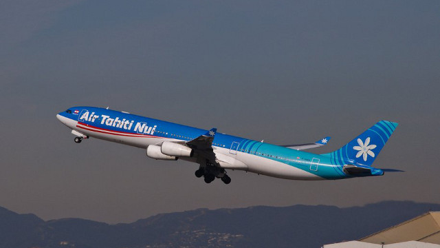 AIR TAHITI NUI. This plane makes use of cool blues. Photo from Flickr (InSapphoWeTrust)