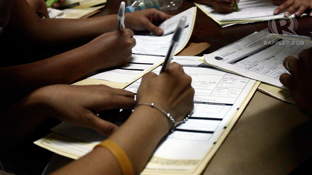 VOTERS' FORM. Filipinos do a mix of manual and automated registration for the 2013 elections. Photo by Franz Lopez