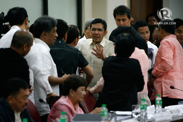 HOUSE RULES. Lawmakers argue over whether sponsors should amend their endorsements of impeachment complaints against President Benigno Aquino III. Photo by Ben Nabong/Rappler