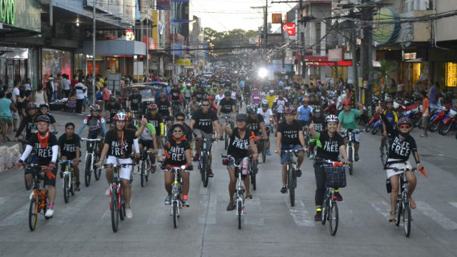 STOP TRAFFICKING. THUMBS UP. Lady pacers from Folding Bike of the Philippines and Firefly Brigade  lead 300 bikers from Dumaguete and its neighboring town. Photo by Michiko Bito-on