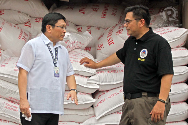 OUT OF CUSTOMS. Deputy Commissioner Danilo Lim (left) will be given a new assignment after President Benigno Aquino III accepted his resignation. File photo by Rappler/Arcel Cometa