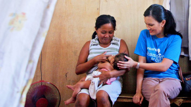 NOURISHMENT. Mother’s milk, says Daphne Oseña-Paez, is 'complete, pure, perfect.' Photo from UNICEF Philippines' Facebook