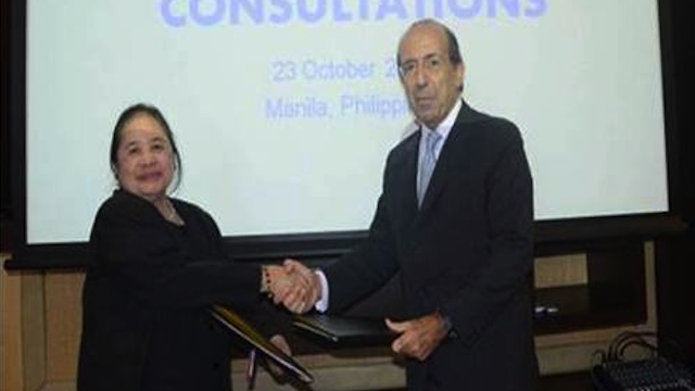 Foreign Affairs Undersecretary Erlinda Basilio (L) and Spanish Vice Foreign Minister Alberto de Benito (D). Photo courtesy of DFA