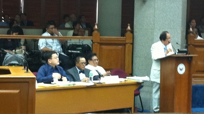 PENGHINAAN?  Para senator akan memutuskan bagaimana menanggapi tuduhan pembelaan mengenai suap dan tekanan dari Malacañang. 