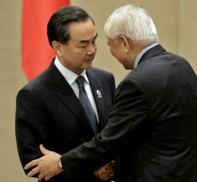SEA ROW. Chinese Foreign Minister Wang Yi (left) shakes hands with Philippine Foreign Secretary Albert del Rosario (right) during the the Association of Southeast Asian Nations-China Ministerial Meeting at the Myanmar International Convention Center in Naypyitaw, Myanmar on August 9, 2014. Photo by Nyein  Chang Naing/EPA