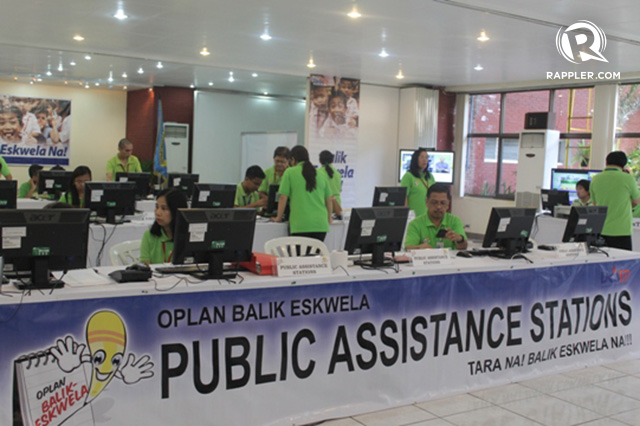 NEED HELP? The DepEd National Command Center for Oplan Balik Eskwela is already busy on its first day.  Photo by Jee Geronimo/Rappler.com