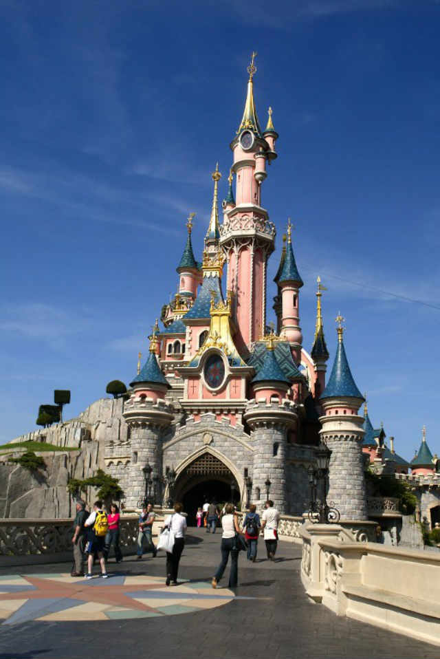 LESS VISITORS. The Eruope debt crisis affects the tourism sector – particularly Disneyland Paris. AFP Photo