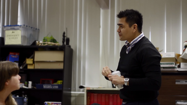 DIALOGUE. Jose Antonio Vargas talks about his undocumented status to students at Mountain View High School in California. Screengrab from YouTube