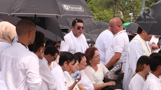 VANDOLPH. The son of Dolphy with actress Alma Moreno weeps as he falls in line to view his father remains for the last time. Photo by Geric Cruz 