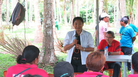 EMPOWER FARMERS. Dr Susan Bacud, Head of the UPLB Extension Division of the Crop Science Cluster, in dialogue with farmers and local government officials in Laguna. 