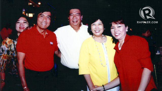PHOTO OP? Senate President Franklin Drilon with wife Mila (in yellow) and couple Jaime and Janet (in red) Napoles. Drilon says he met Napoles in social gatherings "less than 10 times." Photo obtained by Rappler