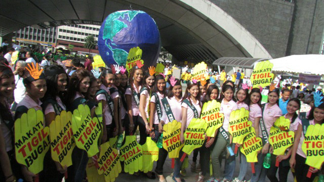 EARTH DAY. Participants of Earth Day 2012 demand solutions to air pollution. Photo from EarthDayPhilippines.org 