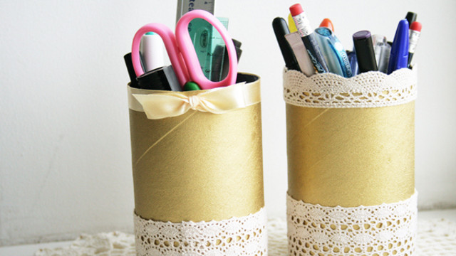 PRINGLE PENCIL HOLDERS. Turn your Pringles can into something for your desk