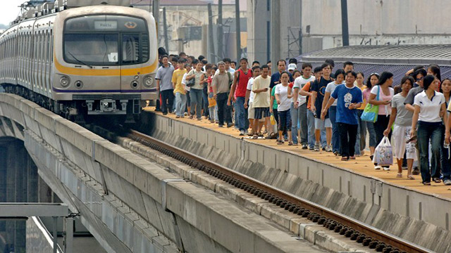 DRILLS. Around 500 commuters line up after the evacuation procedure of a train as part of an earthquake drill in Manila on June 4, 2006. File photo by Jay Directo/AFP