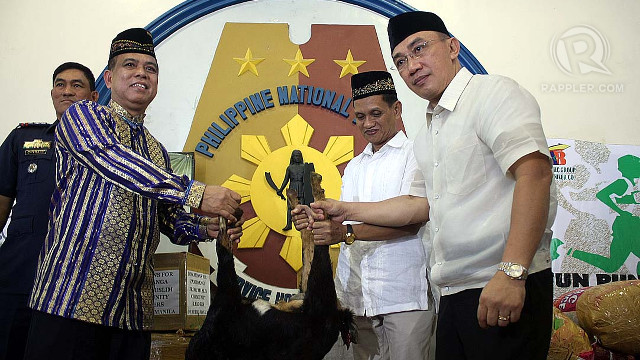 SYMBOL. Police Director Cipriano E. Querol Jr (left) receives from Datu Basher 'Bong" Alonto (right) a goat offered during the celebration of Eid'l Adha held at Camp Crame, Quezon City. Photo by Rappler/Rafael Taboy
