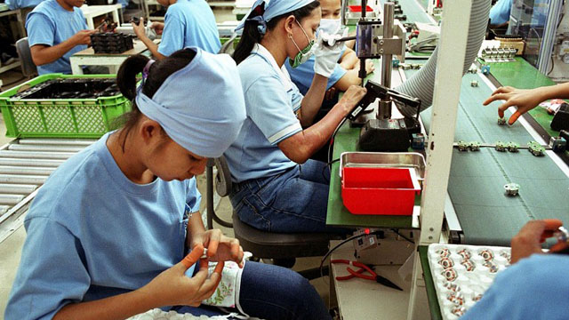 HOPE FOR MANUFACTURING. The country's businessmen are still confident that the Philippines has a fighting chance in successfully integrating into the Asean Economic Community in 2015. Photo by AFP