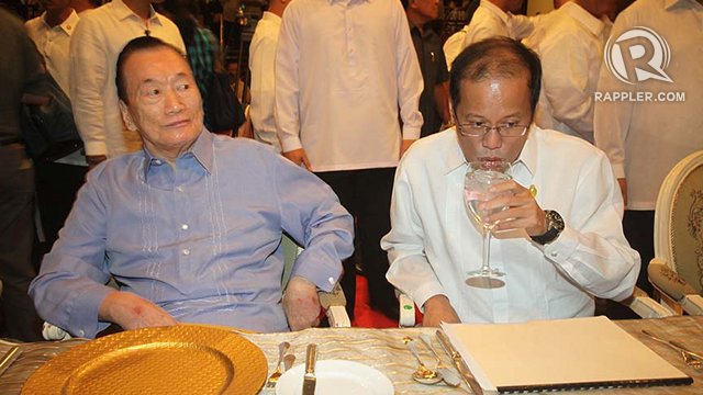 REST IN PEACE. The late Manila Bulletin chairman Emilio Yap (left) with President Benigno Aquino III. File photo by Jose Del
