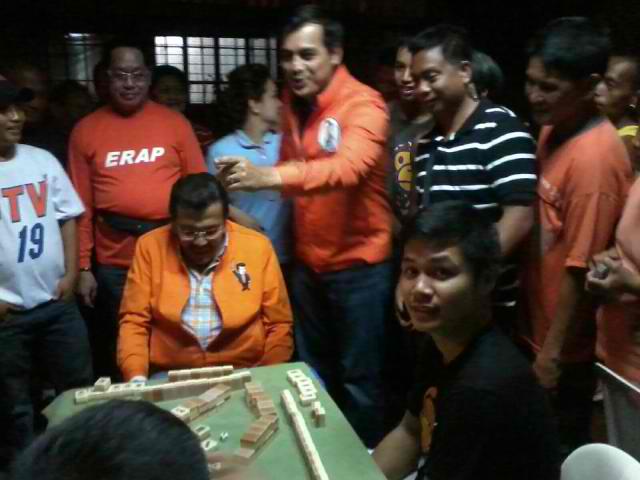 'WHAT GAMBLING?' Re-electionist Vice Mayor Isko Moreno denies that former President Joseph Estrada was gambling during a visit to the wake of fire victims in Manila. Image from 'What happens' Facebook page